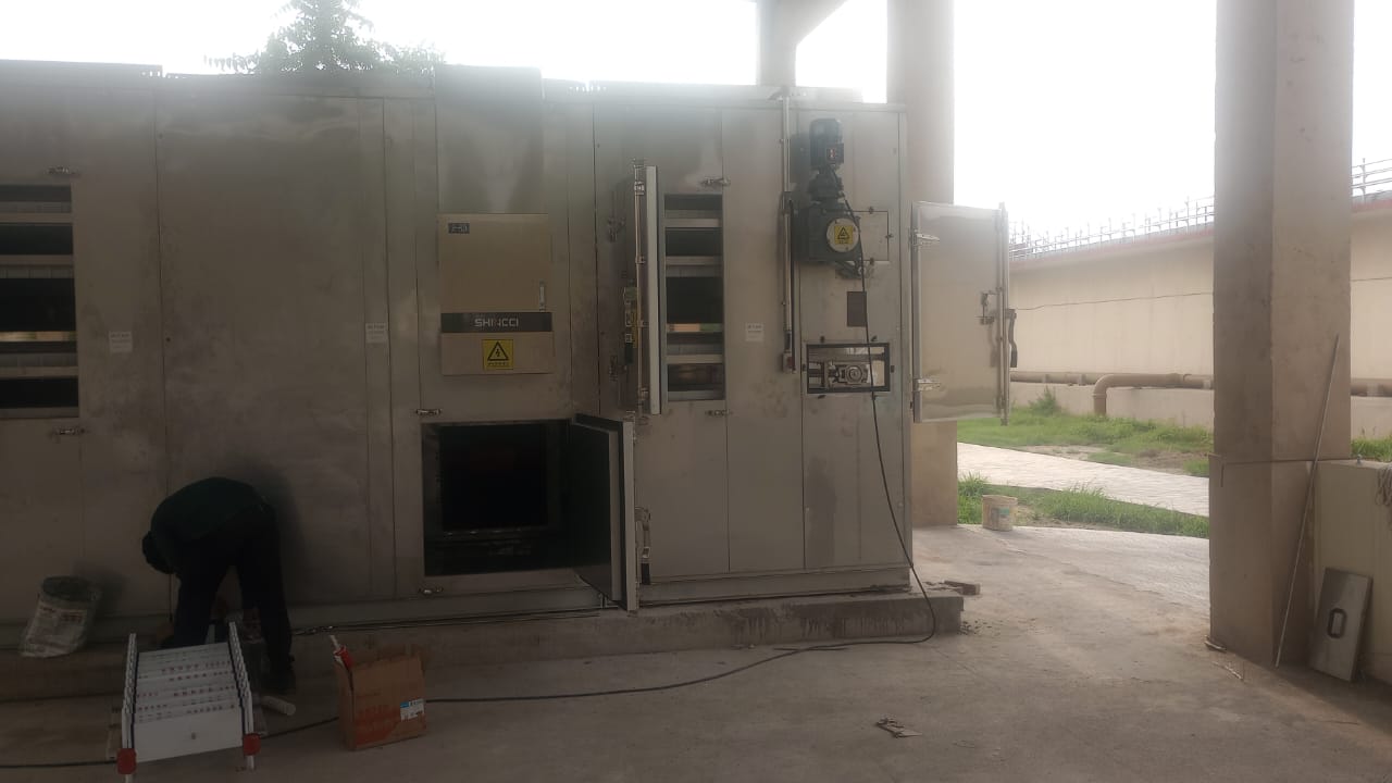 Sludge dryer – door and controls